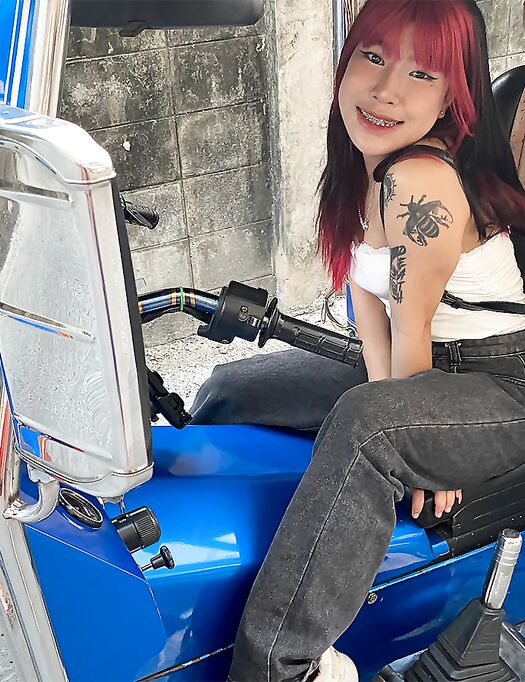 Frame On Tuktuk Patrol - Set 1