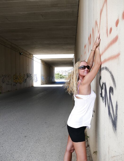 outdoor public flashing with no panties