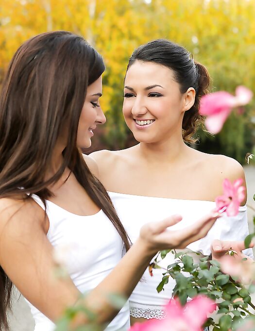 Sensual Lesbian Sex - S26:E10